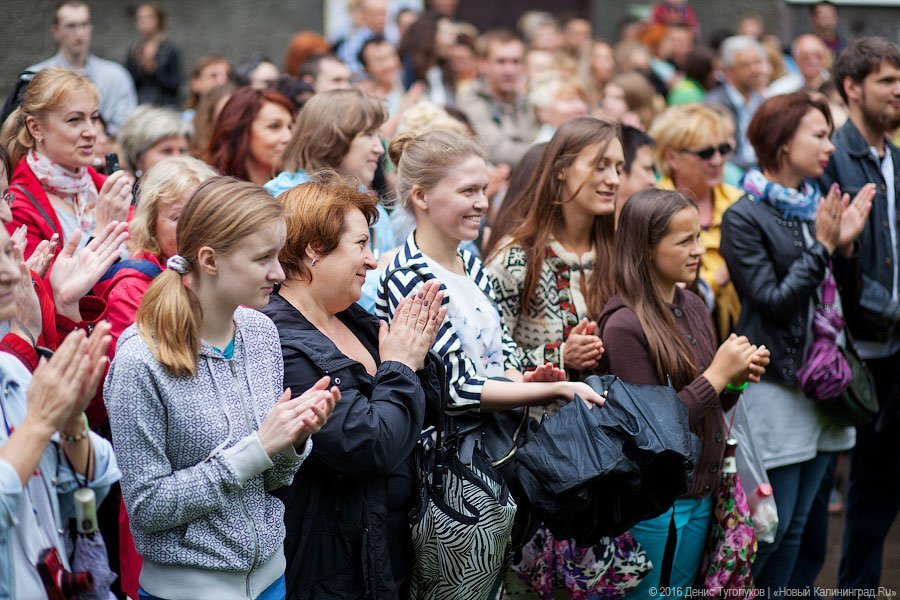 Музыка под балконом: в Калининграде прошёл фестиваль «Когда звучат улицы»