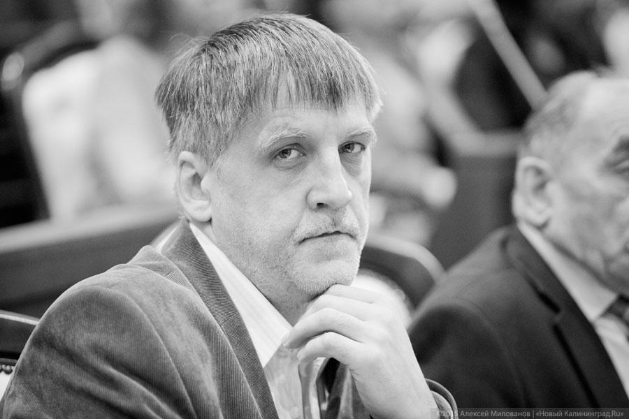 Будто в предпоследний раз: как депутаты облдумы осеннюю сессию открыли (фото)