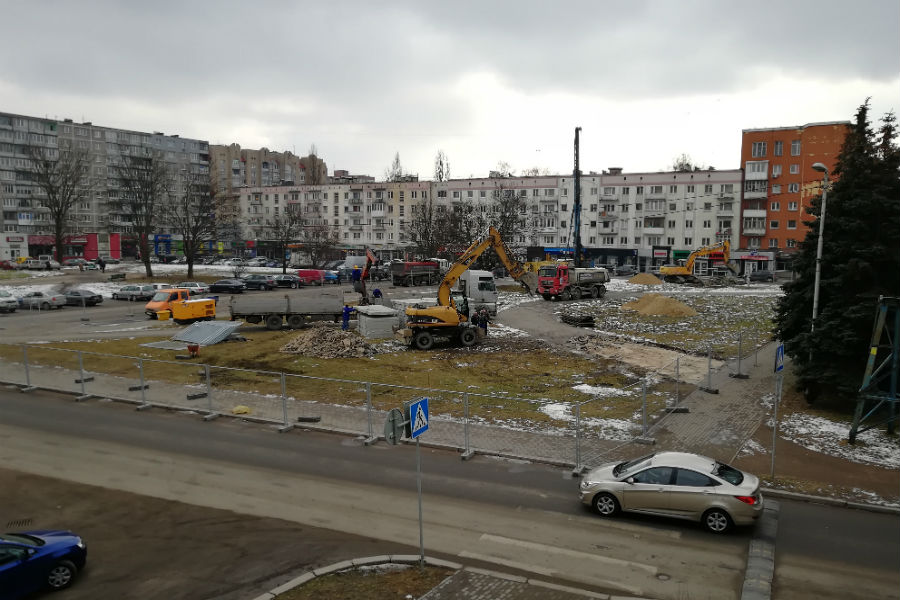 Власти назвали примерную дату открытия благоустроенного сквера с фонтаном у ДКМ