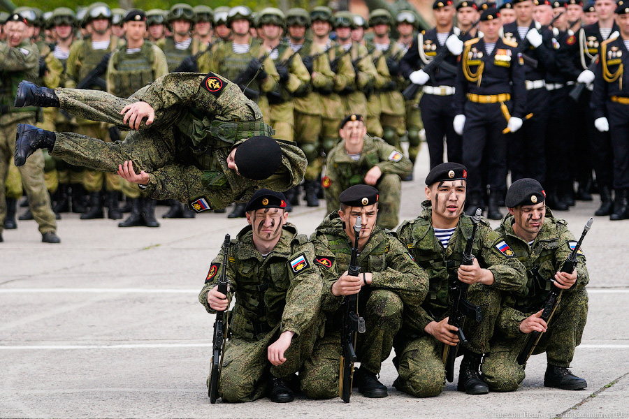 Пушки и «мини-Петр»: в Балтийске прошёл парад в честь Дня Балтфлота (фото)