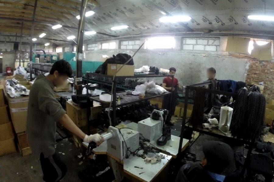 В Багратионовском районе на обувной фабрике работала бригада нелегалов