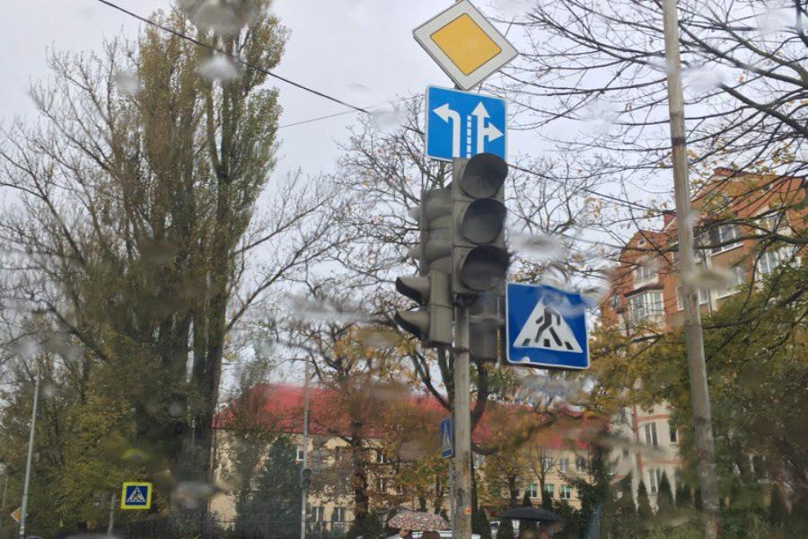 На ул. Озерова не работает светофор (фото)