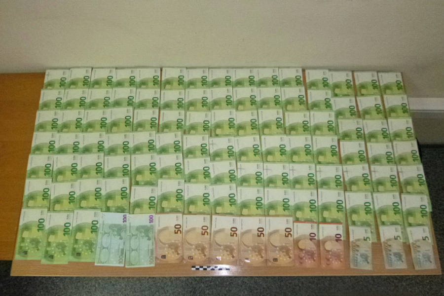 Таможенники изъяли у пассажира поезда Калининград — Санкт-Петербург незадекларированную валюту