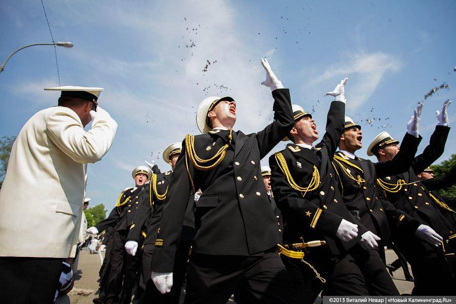 В кильватерном гордом строю: в БВМИ прошёл выпуск лейтенантов