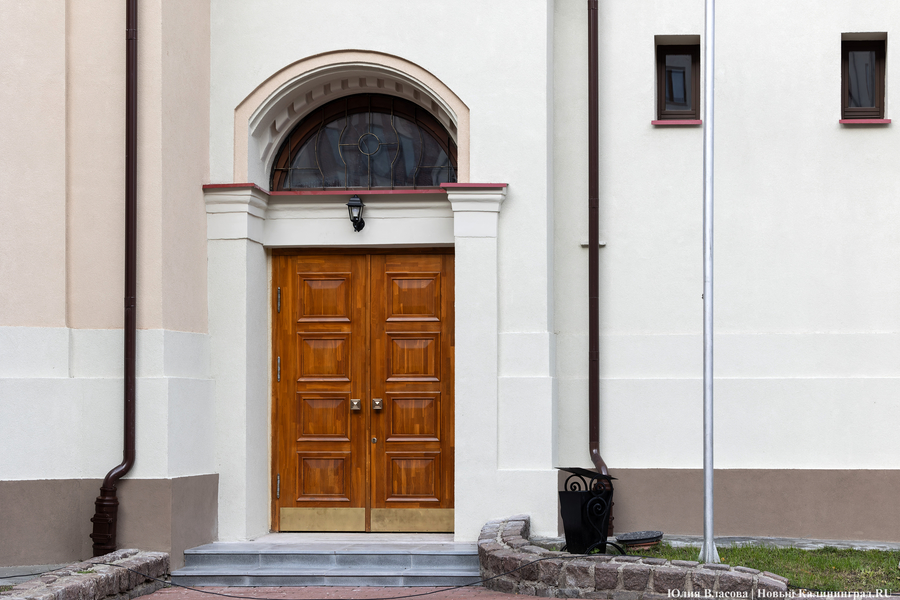 Комедия и трагедия: в Калининграде отремонтировали фасад Историко-художественного музея (фото)