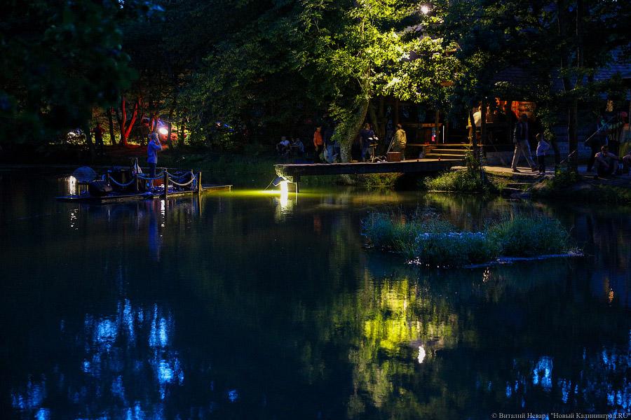 Вечерний Дьяков: как калининградский альтист устроил концерт на плоту (фото)