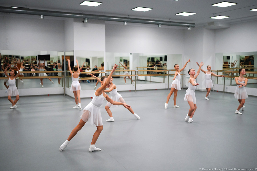 Па-де-де и пор-де-бра: Московская академия хореографии провела урок балета в Калининграде (фото)