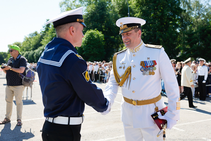 Погоны, кортики и женщины-офицеры: как прошел выпуск в БВМИ (фото)