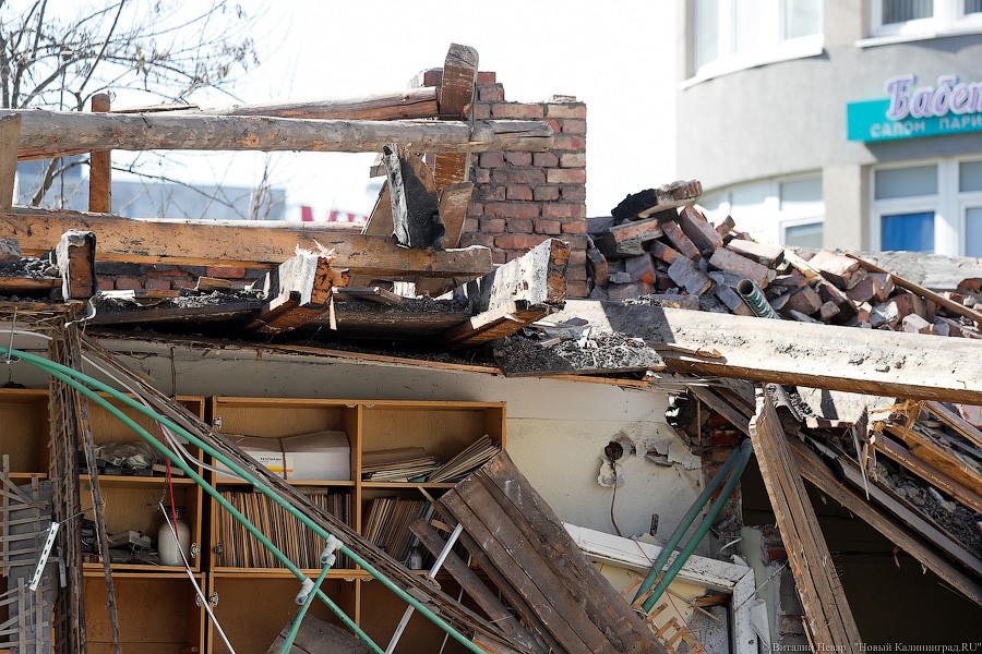 В Калининграде снесли часть бывшего медучилища на ул. Боткина (фото)