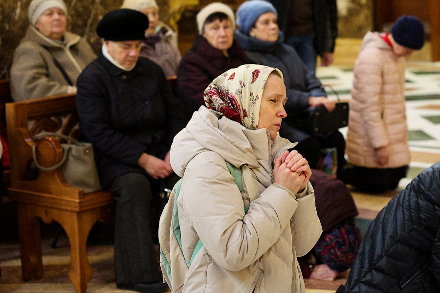 Великая агиасма: освящение воды в соборе Христа Спасителя в Крещенский сочельник (фото)