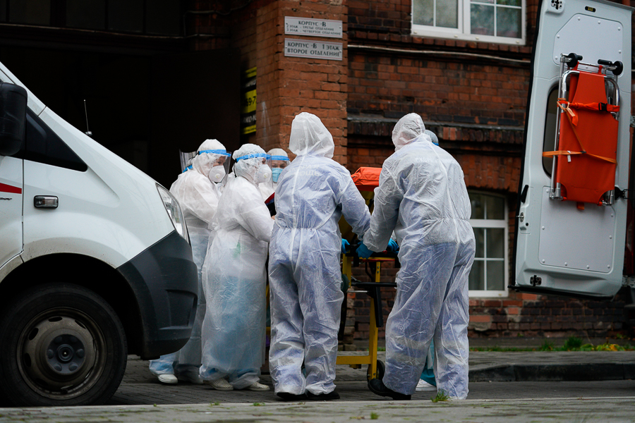 В Калининградской области второй день подряд выявляют рекордное число случаев COVID-19