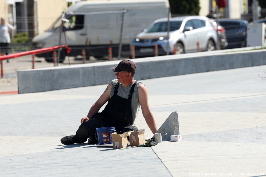 На площади у Дома искусств завершается благоустройство. Вот как она выглядит (фото)