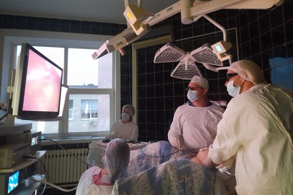 Калининградские хирурги спасли пациента, удалив опухоль размером с большой апельсин (фото)