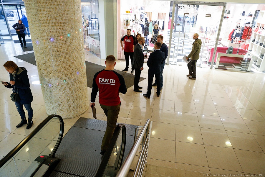 Билет в мундиаль: как в Калининграде паспорта болельщикам вручали