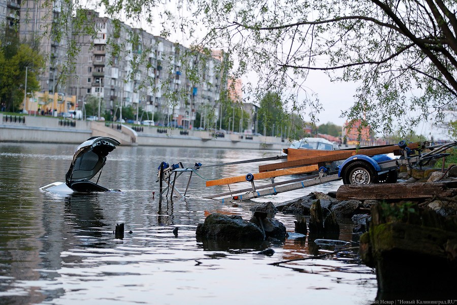 Перепутал педали: как доставали утонувшую «Инфинити»