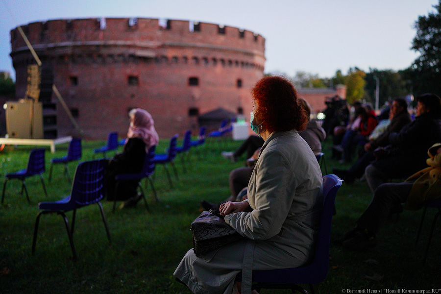 Сентябрьская «Гроза»: калининградский Драмтеатр сыграл спектакль на Верхнем озере