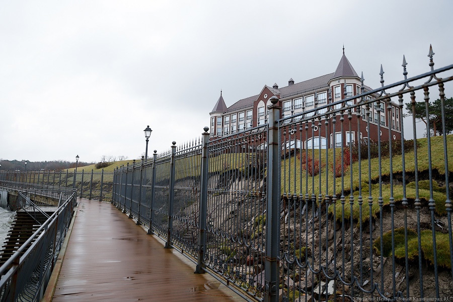 Резиденция на краю: берег в Пионерском рушится в море