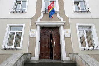 Уставный суд разрешил всем депутатам облдумы получать зарплату