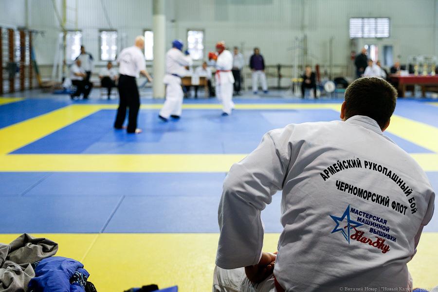 Бросок через бедро: как проходит чемпионат ВМФ по армейскому рукопашному бою