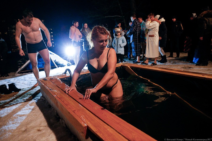 Окунулся, перекрестился: как прошли Крещенские купания в Калининграде (фото)