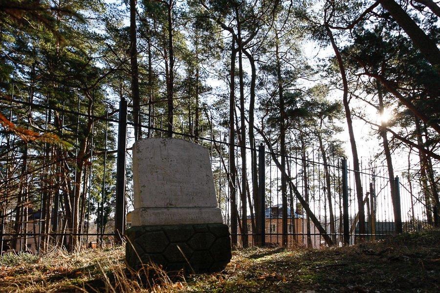 Неизвестные надгробия: храм Серафима Саровского в кирхе Раушена