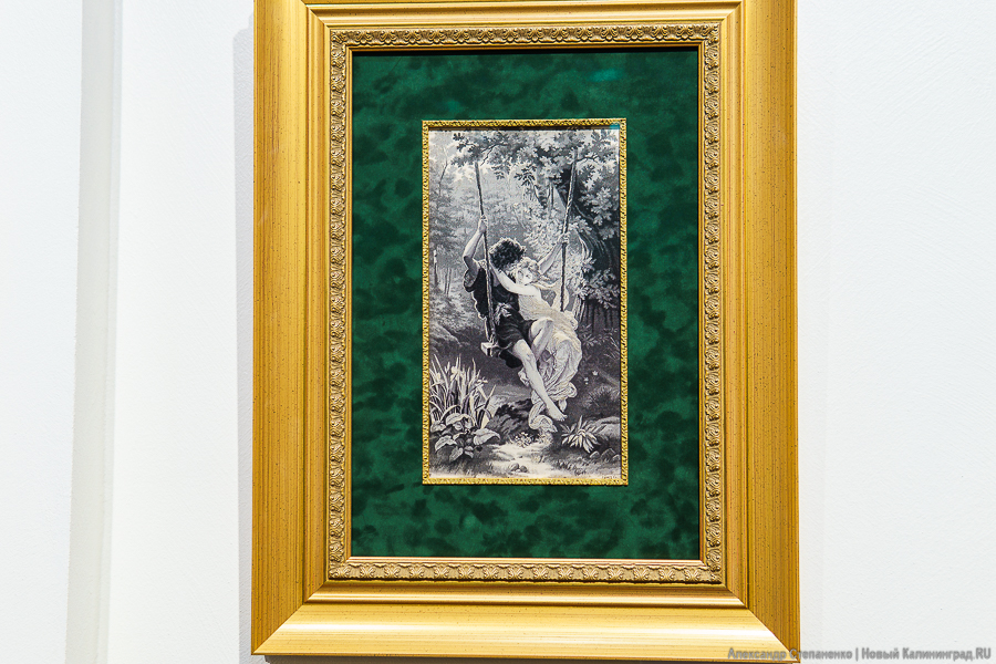 «С французским шармом»: в Калининграде открылась выставка шелковых картин (фото)