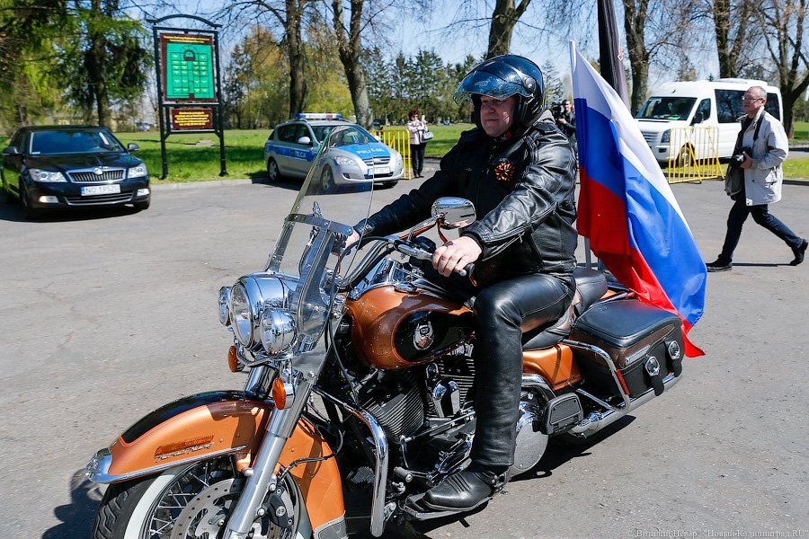 Российские байкеры в Польше: в Бранево почтили память павших солдат
