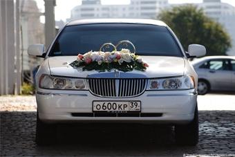 ГИБДД усиливает контроль за соблюдением правил движения свадебными кортежами