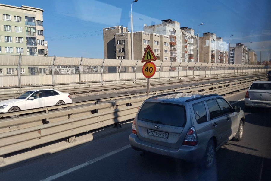 На Второй эстакаде временно ограничили скорость автомобилей