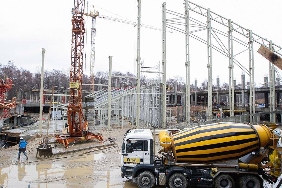 Женщины на «шпильках» и автопарковки: депутаты облдумы обсудили будущее Театра эстрады