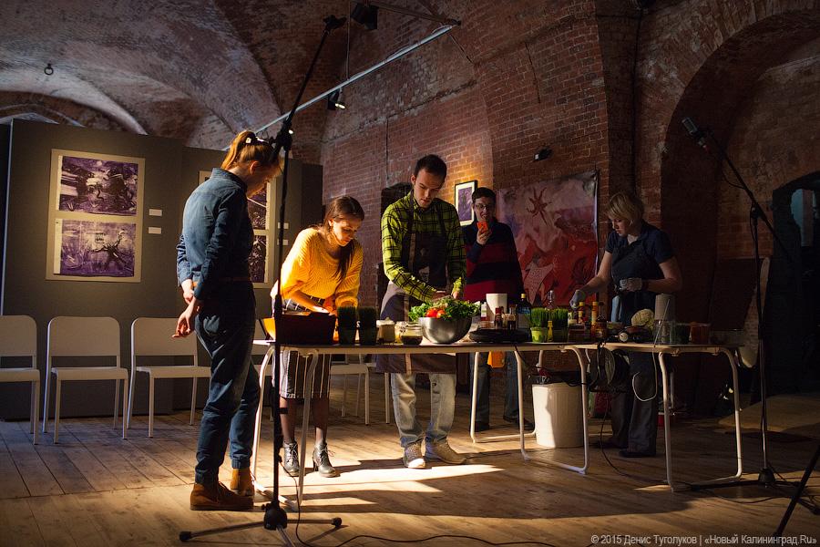 Суп с горошком и «янтарные» роллы:  «International lunch» в «Воротах»