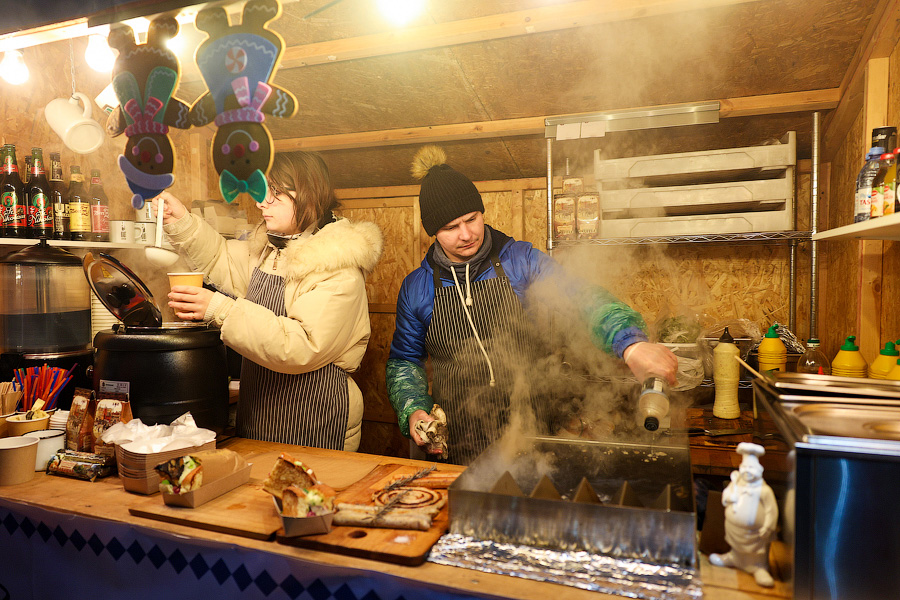 Гастрономическая шаурма и другие: на острове Канта открылась новогодняя ярмарка (фото)