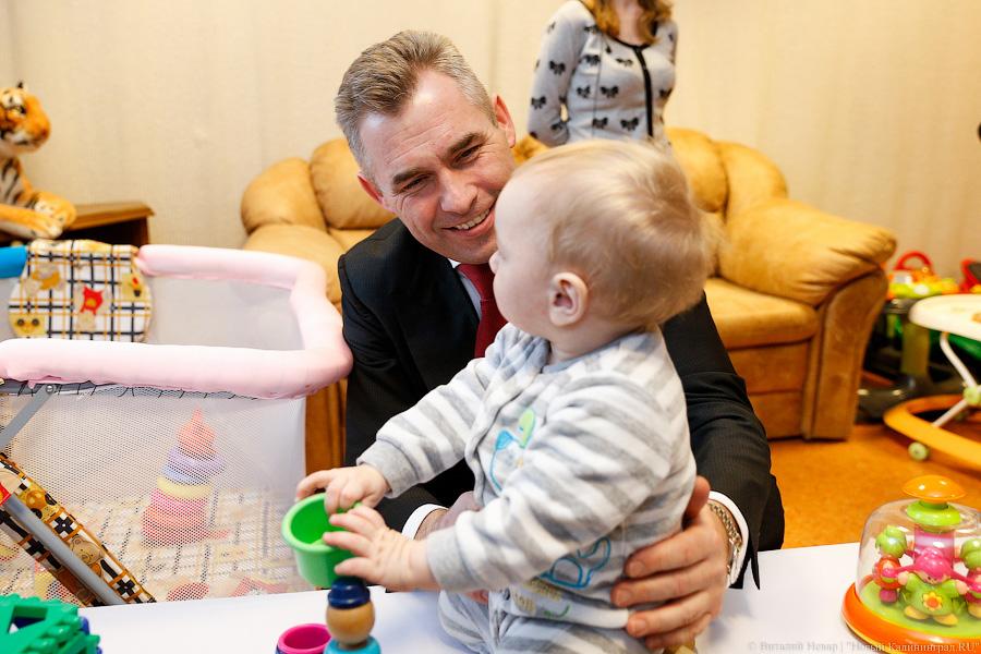 Селфи на фоне детства: как Павел Астахов Калининградскую область навещал