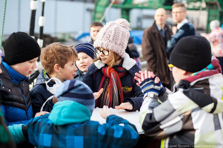 Дадим по струнам: Борислав Струлёв выступил на борту барка «Крузенштерн»