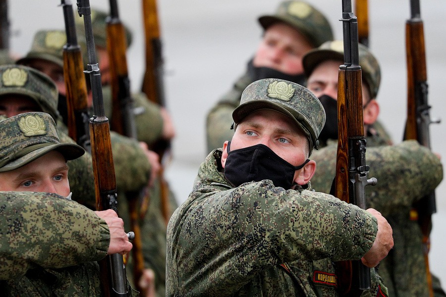 Коронавирусная репетиция: как пешие расчеты готовились к параду в Чкаловске