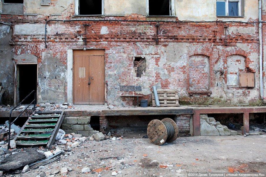 Из стекла и бетона: в Советске вековое здание сносят для строительства торгового комплекса