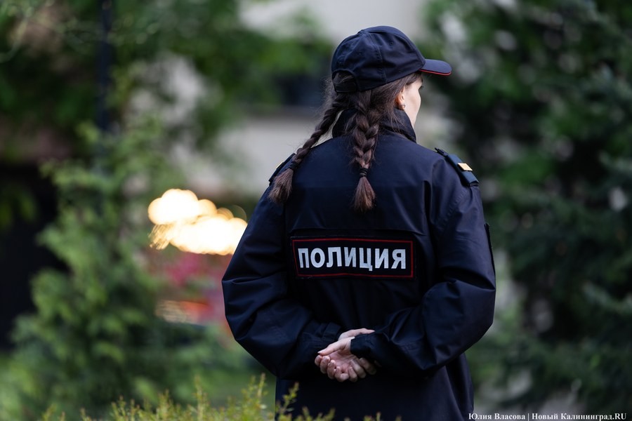 Помогавшая найти такси девушка сняла 19 тысяч рублей с карты калининградца