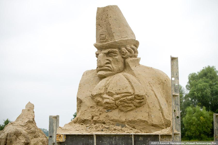 Песочная Гофманиана: под Гурьевском проходит второй фестиваль песчаных скульптур