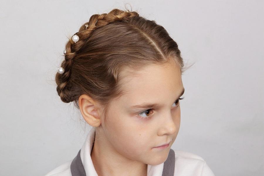 Пара косичек: две простые детские прически для утренника