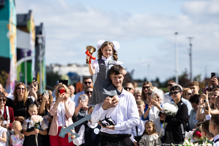 «День без рюкзака»: в новой школе на Благовещенской прозвенел Первый звонок