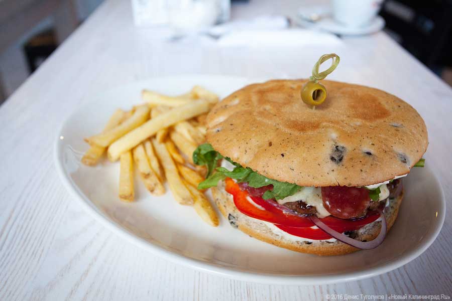 Новое место: кафе «БургерБар» в ТЦ «Кловер»