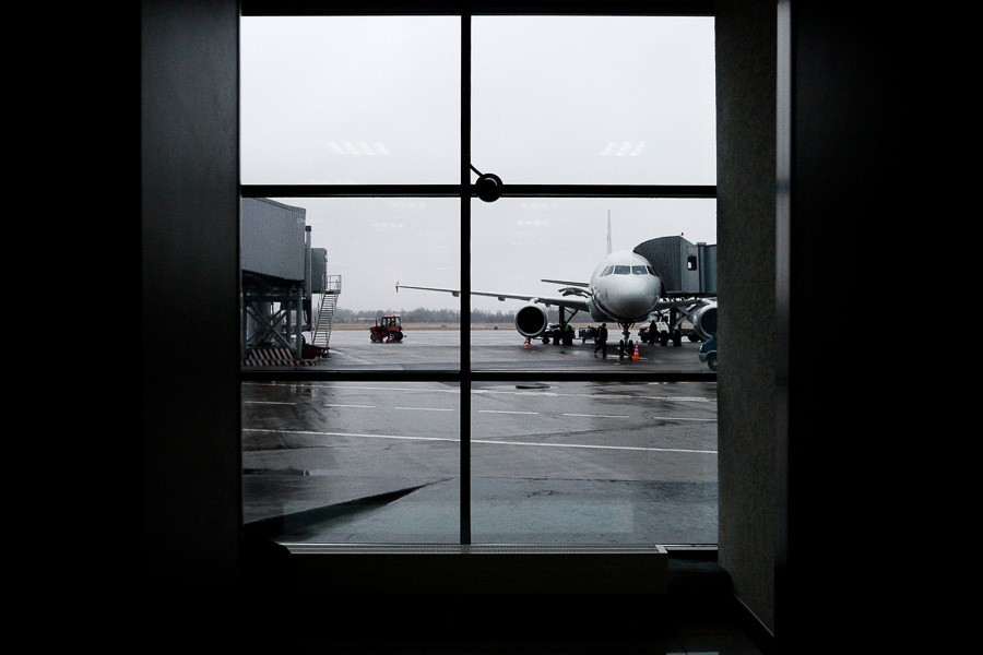 Из-за сильного ветра аэропорт «Храброво» не принимает самолёты