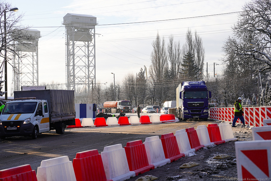Пробка на два года: в Калининграде ограничили движение у двухъярусного моста (фото)