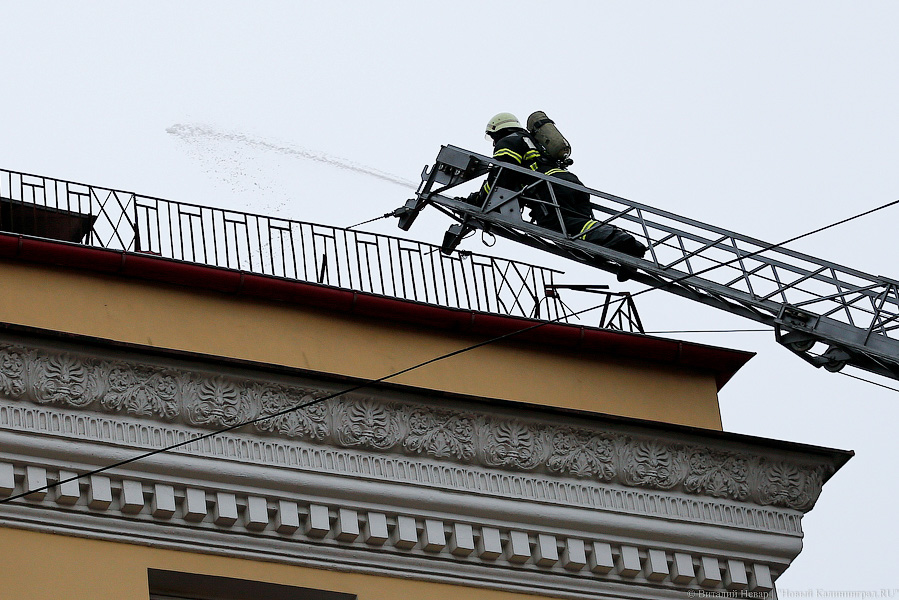 Изображая жертву: актеры драмтеатра «подыграли» пожарным на учениях (фото)