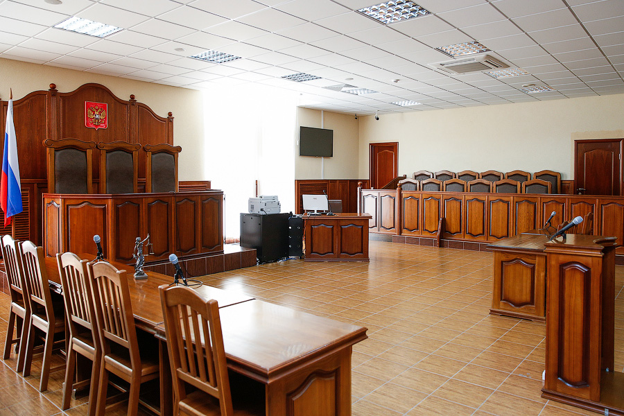 Жительница Гвардейска отсудила компенсацию за травму при замене лампочек в офисе