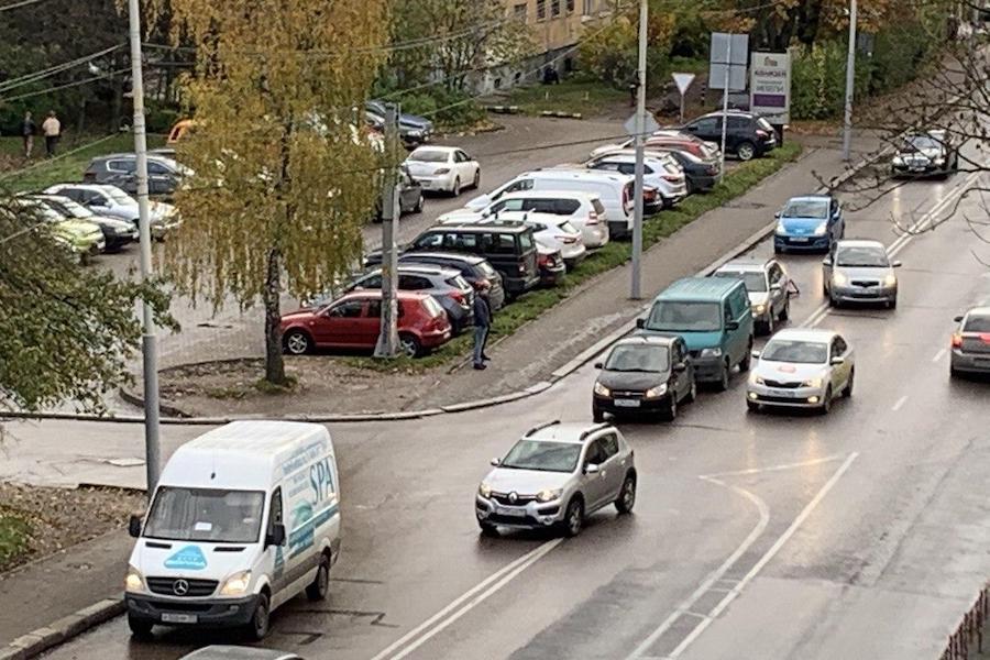 Движение по ул. Озерова затруднено из-за тройного ДТП (фото)