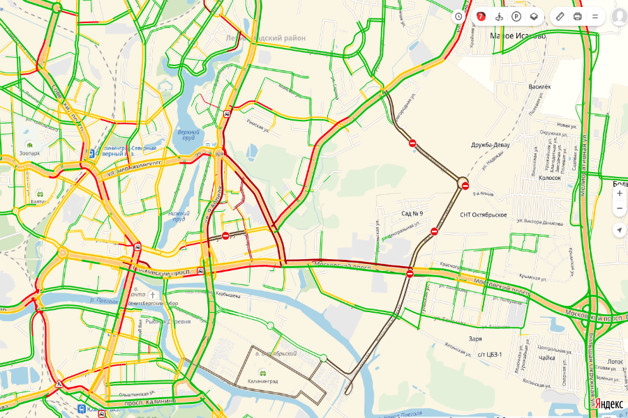 Из-за ДТП с мусоровозом и автобусом на ул. Невского «встало» 9 улиц (фото)