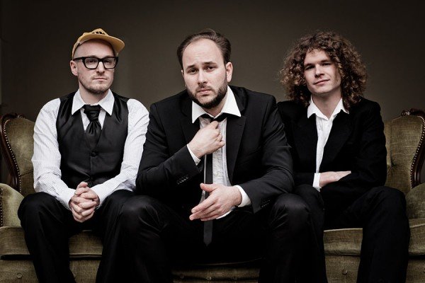 Сегодня в рамках тура Калининград посетит трио из Швейцарии KAOS Protokoll