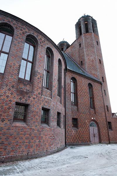 Автомастерская, фабрика, церковь: как строили и восстанавливали Кирху Креста на Острове