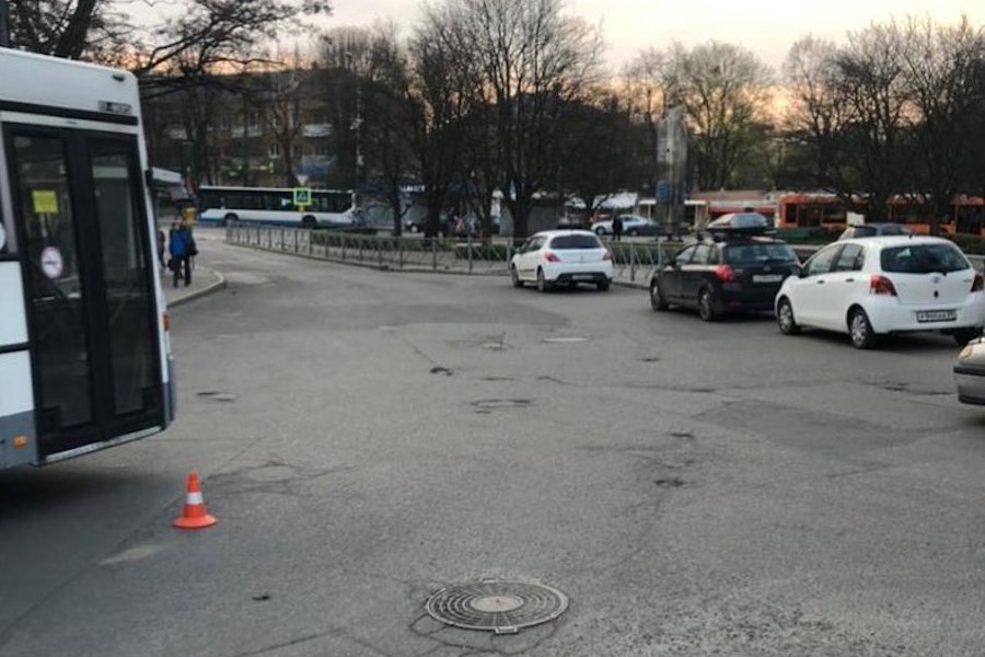 В калининградском автобусе упала коляска с годовалым мальчиком, он пострадал